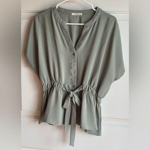 Women’s Size Large Timing brand Sage Top with Cinch Waist EUC